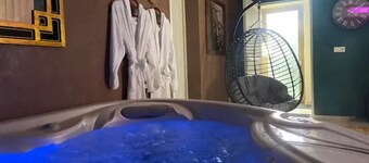 Jacuzzi, Air conditioning and Terrace