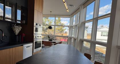 Modern 3BR on the water in Fairfield!