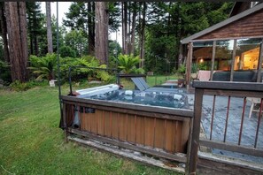 Outdoor spa tub