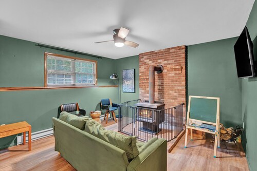 Charming 3-bedroom house, close to slopes, with sauna/ fitness room