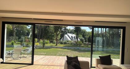 MAISON DâARCHITECTE PLEIN SUD  Ă  2 min DE LA PLAGE DE LANSĂRIA QUIMIAC MESQUER