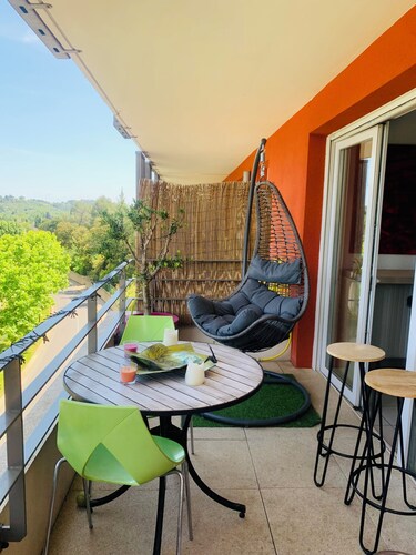 Modern apartment with large terrace ideally located in Montpellier