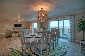 House (4 Bedrooms) | Interior - Gulf Views + Pools, Tennis, Pickleball & Beach Access Awesome Beachfront by Avantstay (Port Aransas)