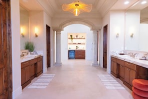 Villa (6 Bedrooms) | Interior