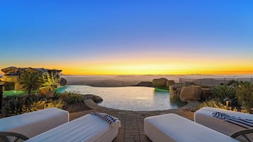 Villa (6 Bedrooms) | Interior