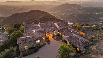 Villa (6 Bedrooms) | Interior