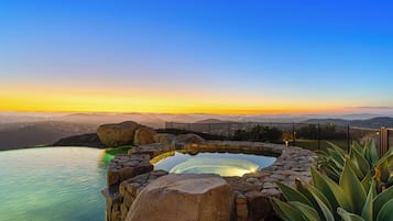 Villa (6 Bedrooms) | Interior