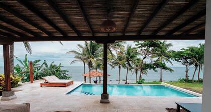 Super Private Beachfront 3BR Villa & Infinity Pool