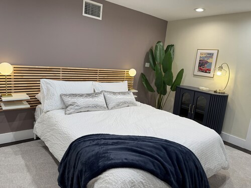 Private getaway in the hills of Studio City min to Universal Studios & Hollywood