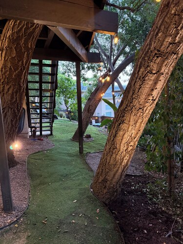 Private getaway in the hills of Studio City min to Universal Studios & Hollywood