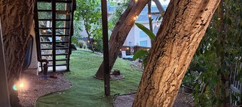 Private getaway in the hills of Studio City min to Universal Studios & Hollywood