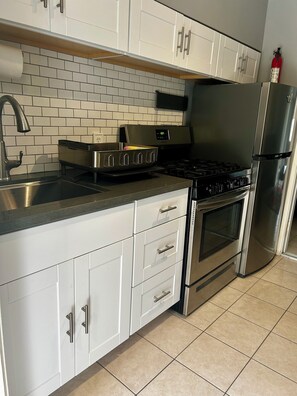 Mikrobølgeovn, ovn og kokeplater