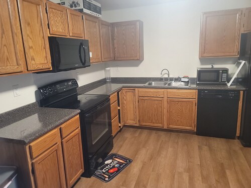 Cozy 1-bedroom apartment in cool Bear with AC, fitness room
