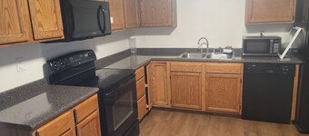 Cozy 1-bedroom apartment in cool Bear with AC, fitness room