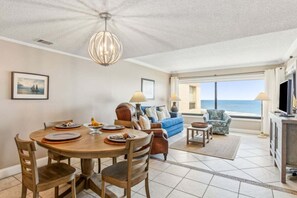 TV, books - B177 Amelia Surf & Racquet ~ Sunrise & Shine (Fernandina Beach)