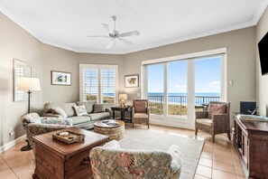 TV, books - Ocean Place 27 ~ Sunrise Deluxe ~ 6th Floor (Fernandina Beach)