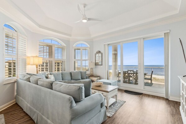 TV, books - Ocean Place 31 - Splash by the Sea - Penthouse Luxury – 7th Floor Ocean Views (Fernandina Beach)