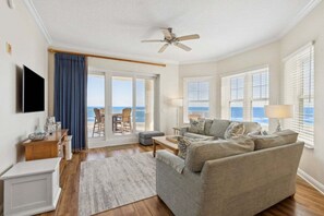 TV, books - Ocean Place 30 ~ Elegant Oceanfront Retreat (Fernandina Beach)