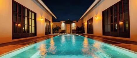 Kolam renang outdoor