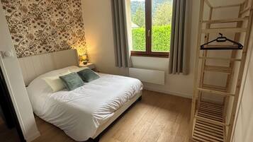 5 Schlafzimmer, Bügeleisen/Bügelbrett, kostenloses WLAN, Bettwäsche