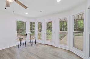 Interior - Summerville, Spacious Family & Work-Friendly House (Summerville)