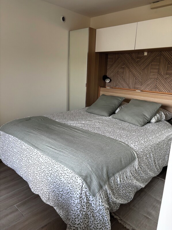 1 chambre, fer et planche à repasser, Wi-Fi gratuit, draps fournis