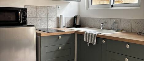 Fridge, microwave, stovetop, coffee/tea maker