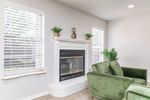 Modern 5-Bedroom Escape with TVs in Every Room & Room for Everyone