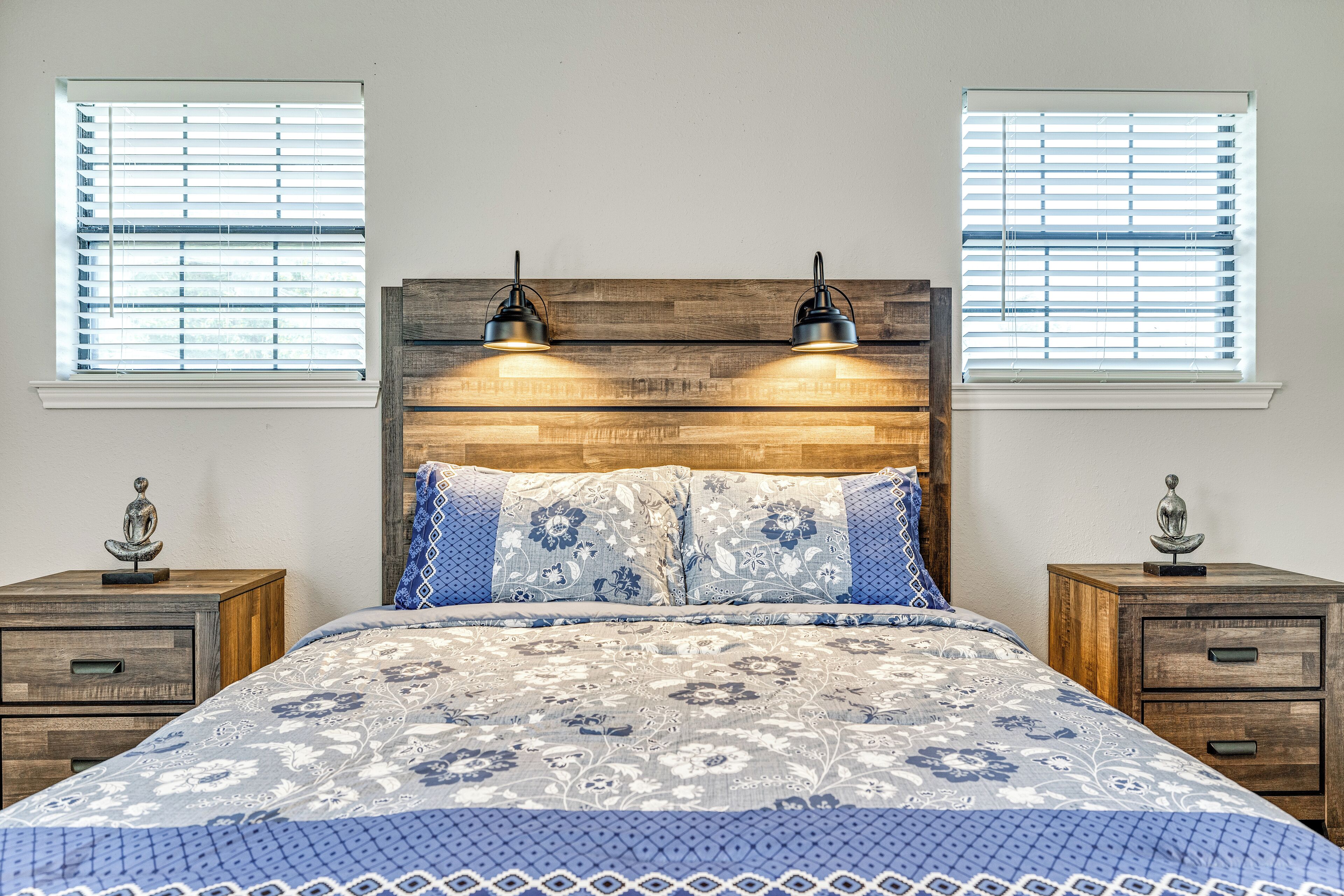 5 bedrooms, WiFi, bed sheets