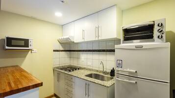 Fridge, microwave, oven, cookware/dishes/utensils