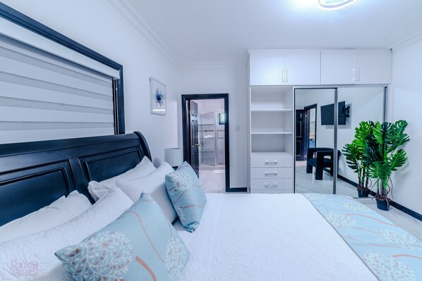 2 bedrooms, iron/ironing board, WiFi