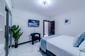 2 bedrooms, iron/ironing board, WiFi