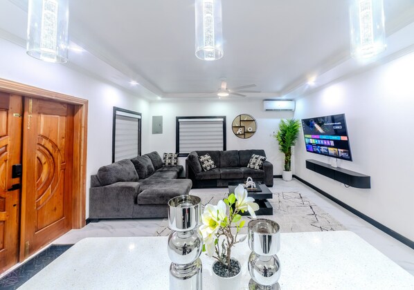Interior - Platinum 22 & you, Luxury Apartment (Kingston)