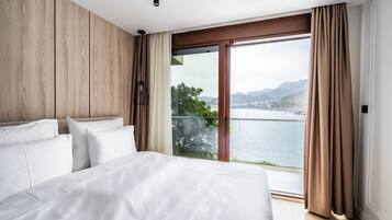 8 bedrooms, iron/ironing board, WiFi, bed sheets