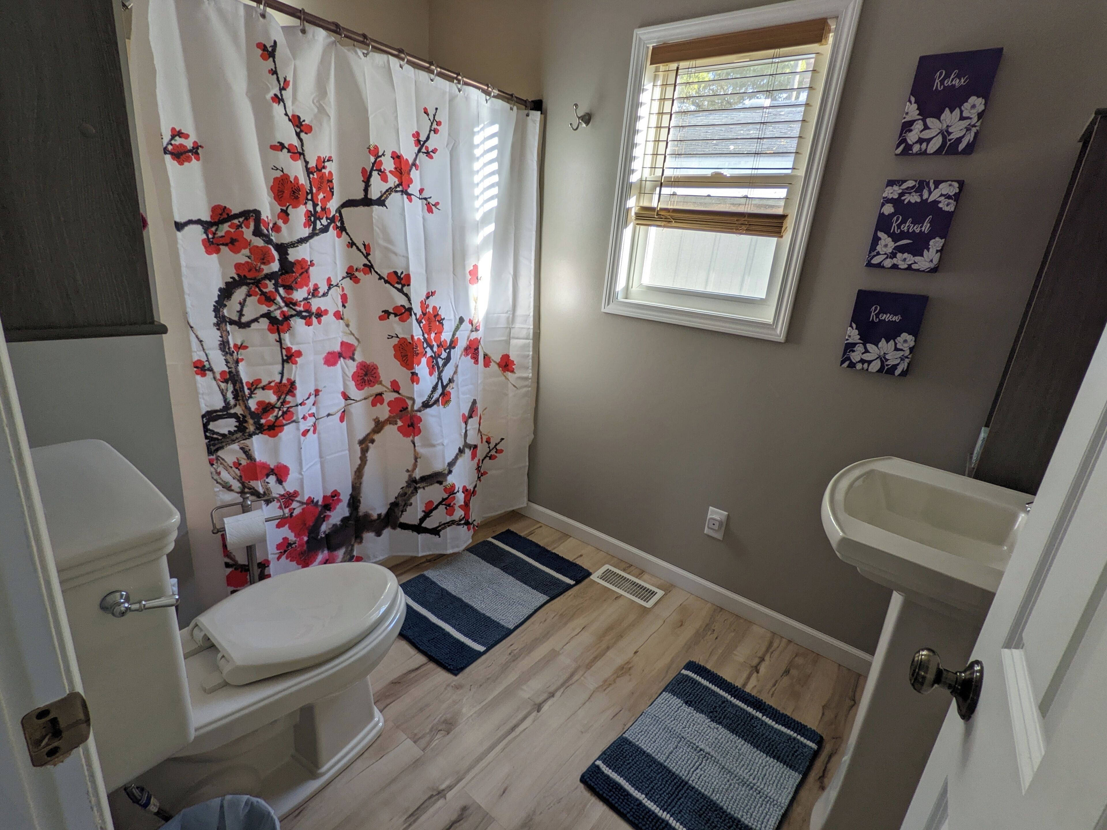 Serviettes fournies, savon, papier toilette