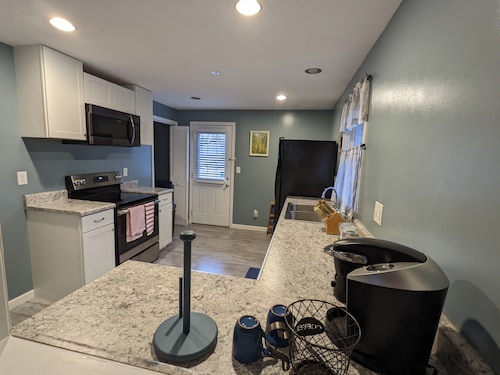 Enjoyable cottage with AC in charming Springfield