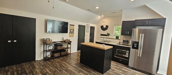 Charming 1 bd/1 bath Loft w/garage on Down Under Trail