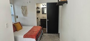 1 bedroom, desk, free WiFi, bed sheets