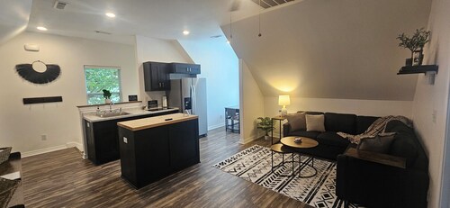 Charming 1 bd/1 bath Loft w/garage on Down Under Trail