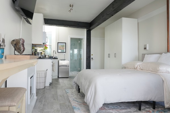 1 bedroom, iron/ironing board, WiFi, bed sheets