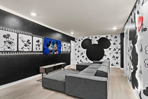 Spacious 10-bedroom house Near Disney with Private pool