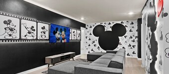 Spacious 10-bedroom house Near Disney with Private pool