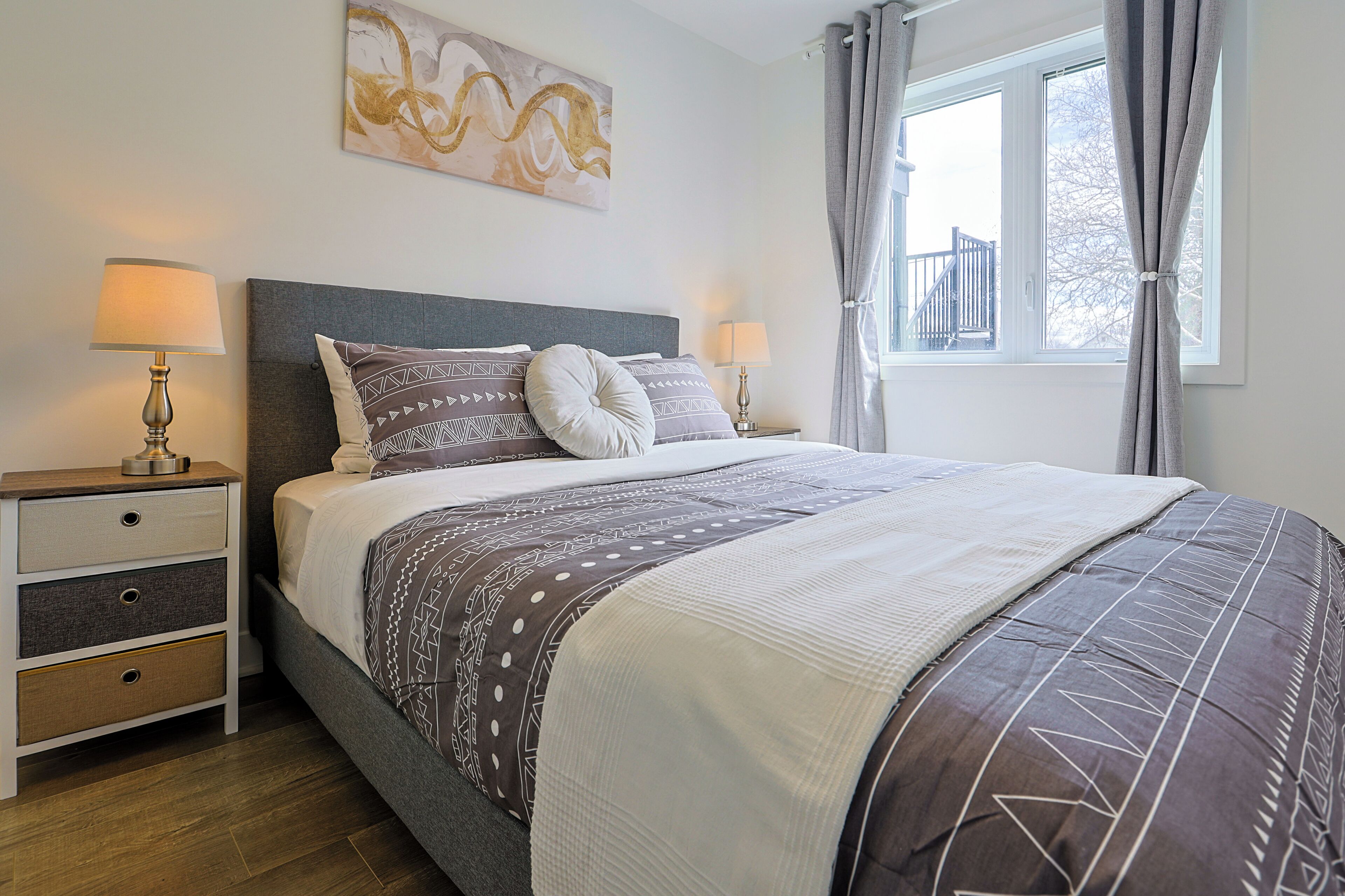 3 habitaciones, tabla de planchar con plancha, wifi y ropa de cama 