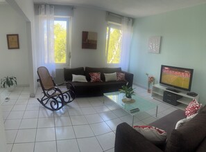 Living area - Spacious, comfortable and bright, the "37" awaits you. (Mulhouse)