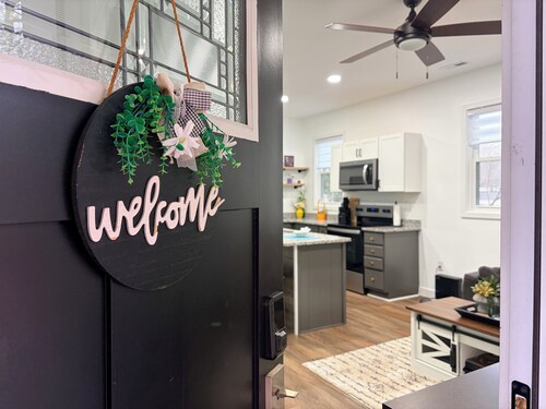 Pet-Friendly Stay • Cozy Vibes in a Prime Location