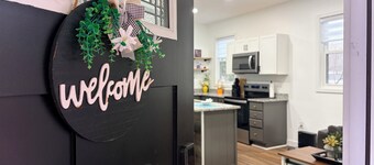 Pet-Friendly Stay • Cozy Vibes in a Prime Location