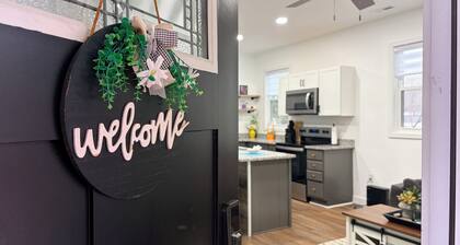 Pet-Friendly Stay • Cozy Vibes in a Prime Location