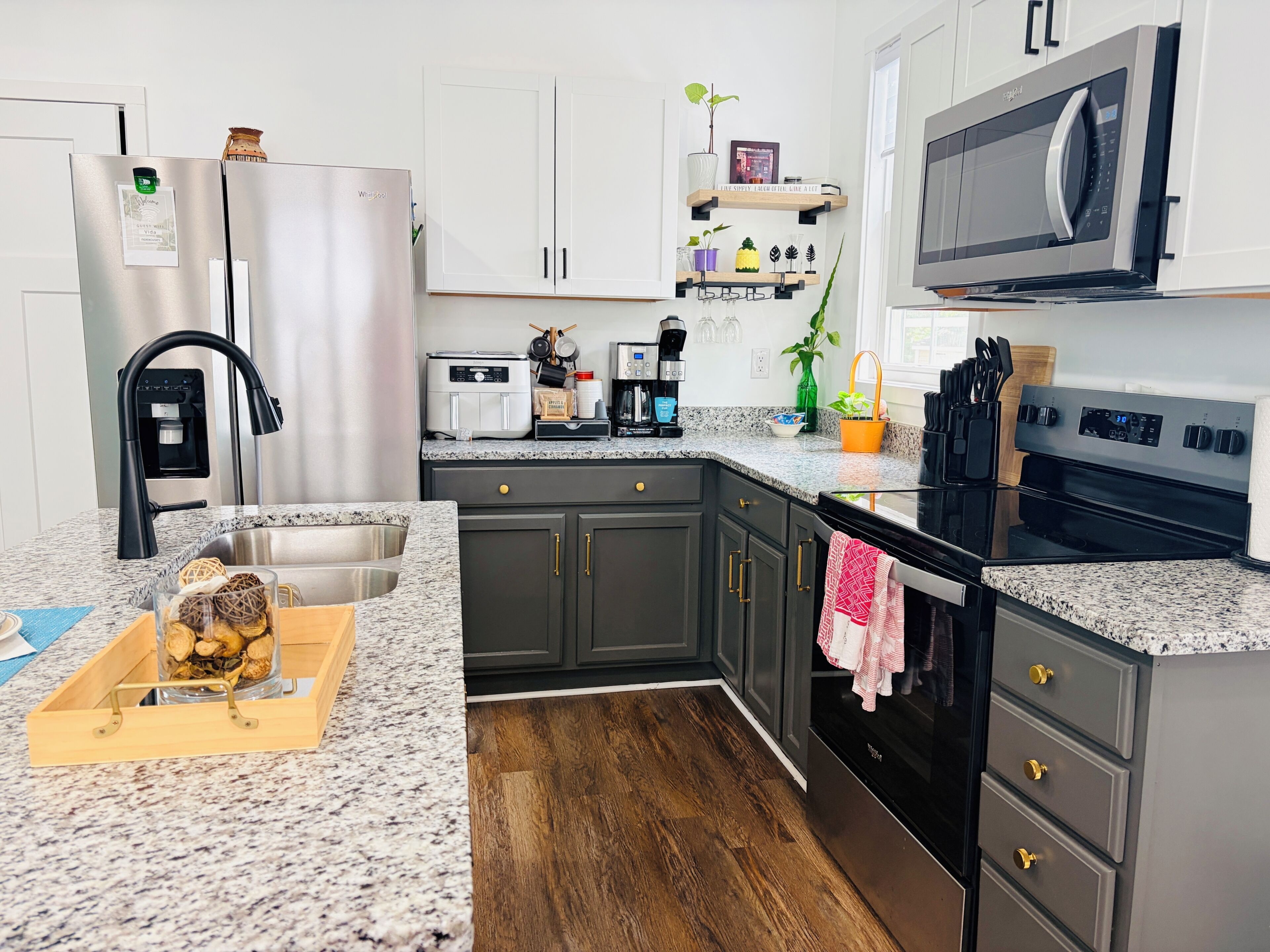 Refrigerador, microondas, horno, placa de cocina