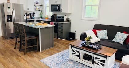 Pet-Friendly Stay • Cozy Vibes in a Prime Location