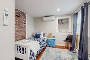 3 bedrooms, iron/ironing board, Internet, bed sheets